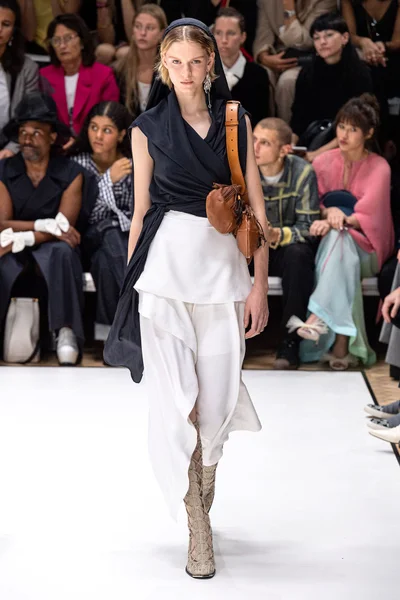 Look 17